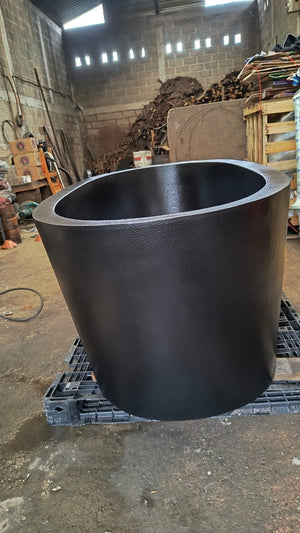 Paricutín Handcrafted Copper Bathtub — Matte Black